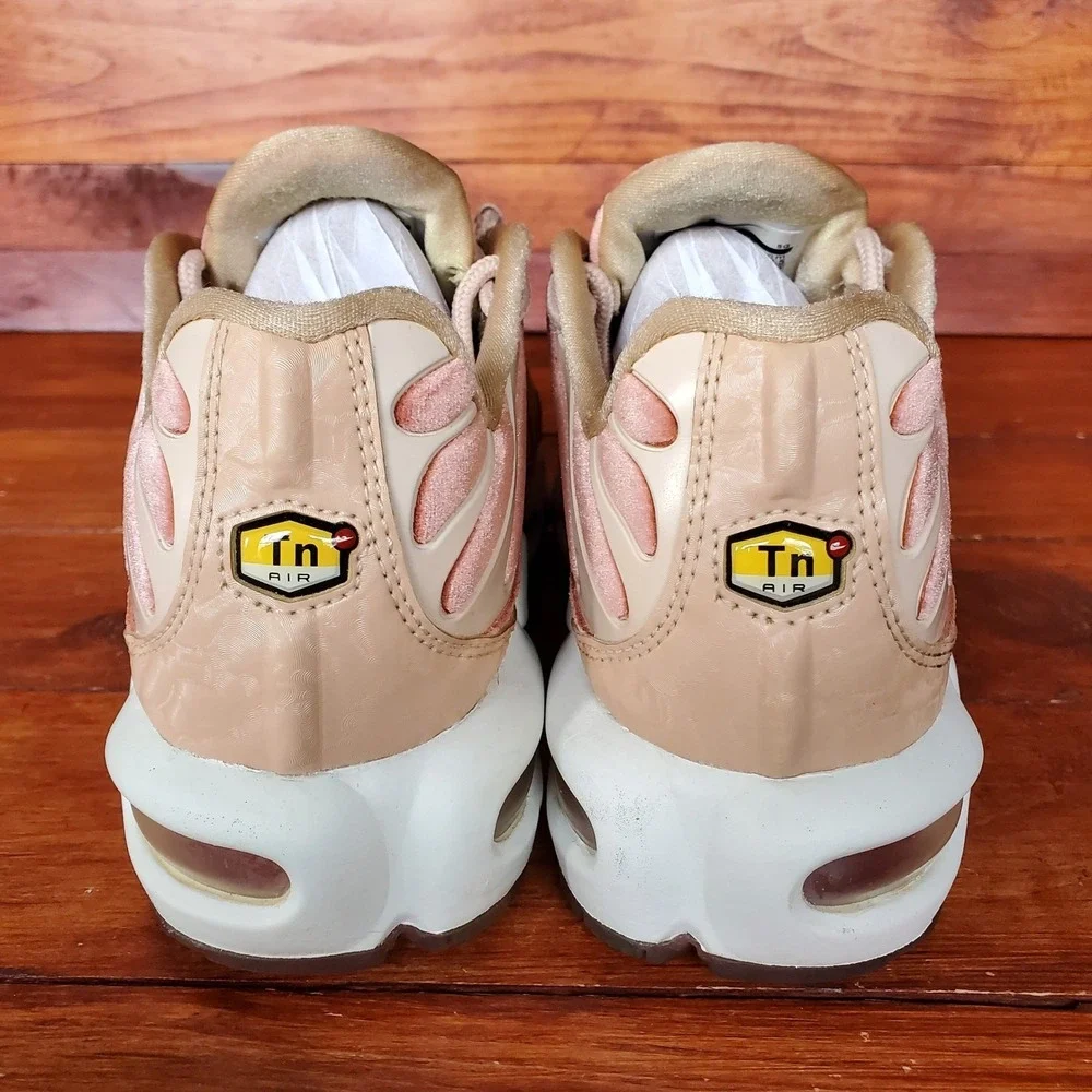 Nike‎ Air Max Plus Shoes Women 6.5 Velvet Dusty Pink AH6788-201